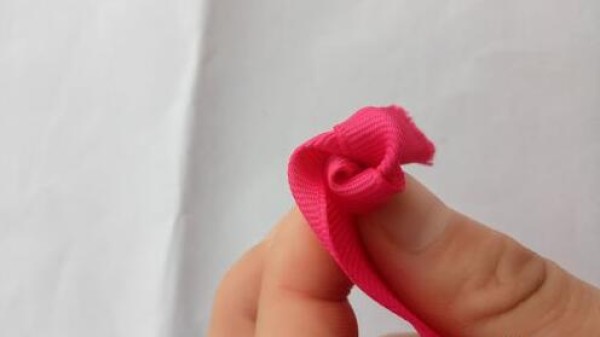 Making roses with threaded tape creative handmade tutorial