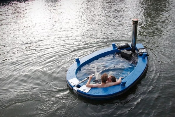 HotTug floating bathtub is also self-heating