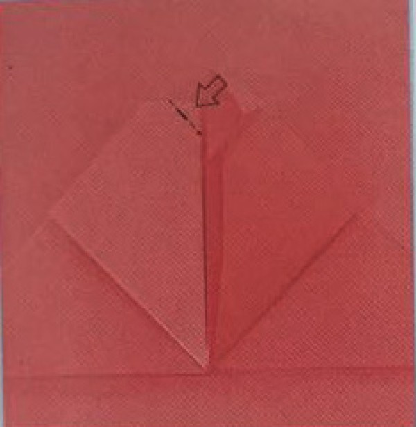 Illustration of simple folding method of heart-shaped red envelope bag