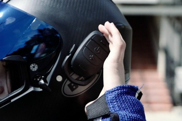 Domio Pro is an artifact that turns your helmet into a speaker