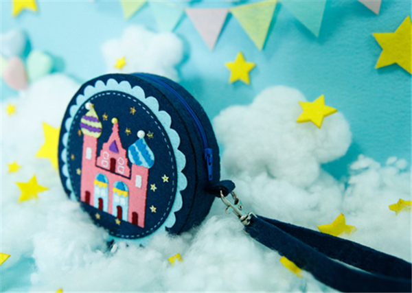 DIY fabric creative castle coin purse made of handmade non-woven fabrics