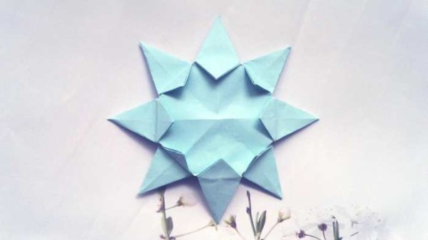 Handmade origami tutorial teaches you how to make a simple paper sun