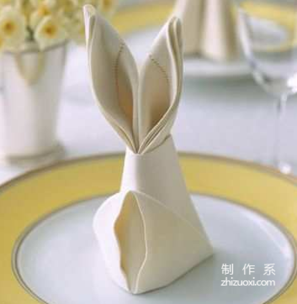 Paper craft hand-making tutorial, napkin rabbit shape folding method, hand-made origami illustrated tutorial