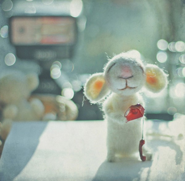 Wool felt handmade DIY cute little white mouse’s daily life