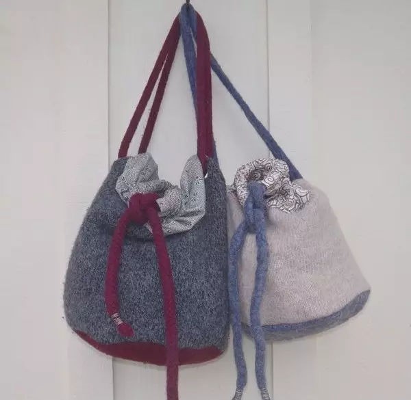 How to transform old sweaters into creative bags