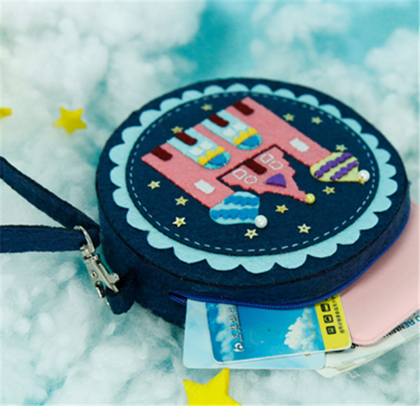 DIY fabric creative castle coin purse made of handmade non-woven fabrics