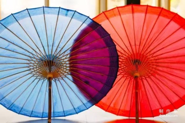 Oil-paper umbrella made by traditional folk crafts and ancient methods, oil-paper umbrella production technology