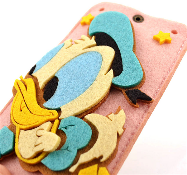 Creative mobile phone case made by DIY with pink and tender Donald Duck handmade wool felt