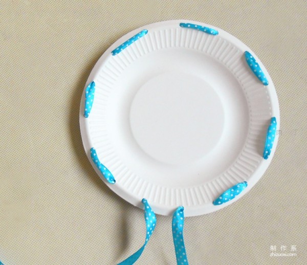 How to decorate a beautiful candy plate with disposable paper plates