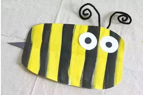 Hand-painted little bees on cardboard. Ask for little bees on foam.