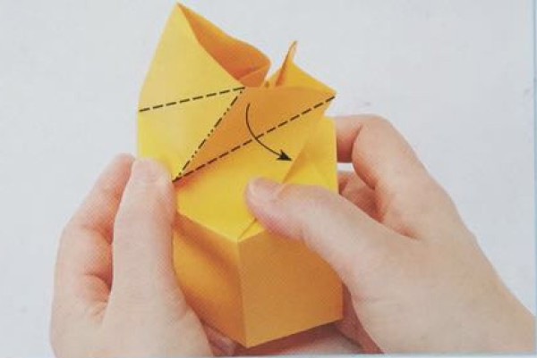 Step-by-step illustration of making a box made of heaven by hand origami