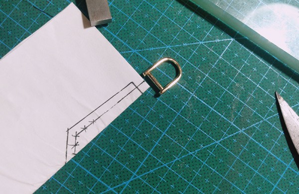 Tutorial on drumming zipper pullers for new leatherworkers