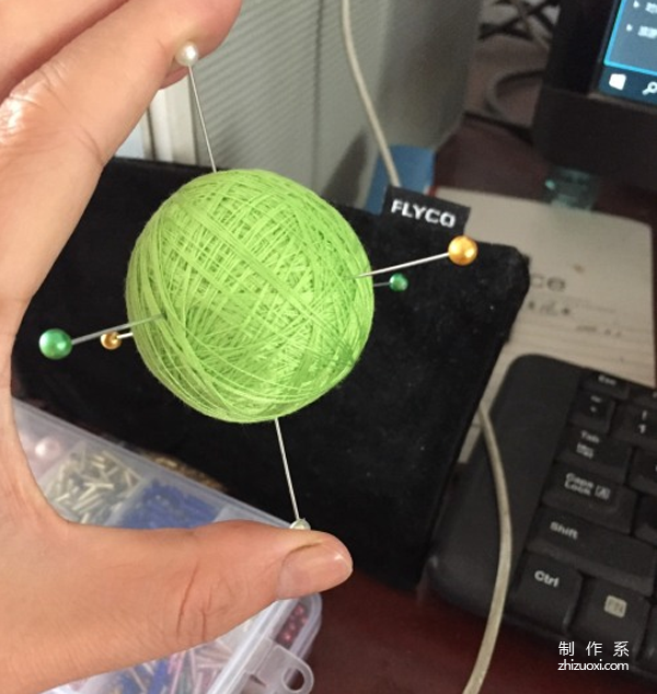 Use wool to crochet a beautiful Temari ball by hand, it’s very simple!