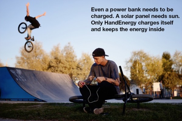 HandEnergy shakes the small power-generating ball