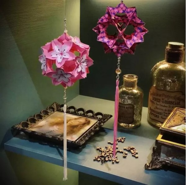 Picture display of some beautiful creative origami art works