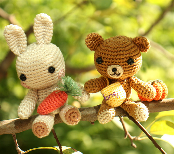 Creative crochet DIY woolen dolls Carrot Rabbit and Honey Bear