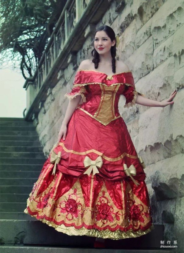 Princess dress made of wrapping paper - old items repurposed