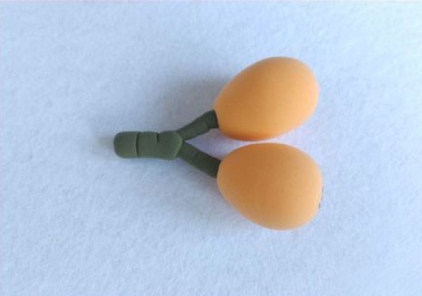 Teach you how to use plasticine to squeeze the fruit loquat. Simple crafts for children