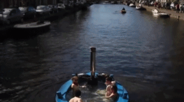 HotTug floating bathtub is also self-heating