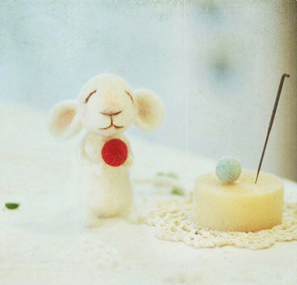 Wool felt handmade DIY cute little white mouse’s daily life