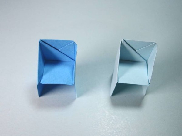 Simple origami tutorial for 3D chair