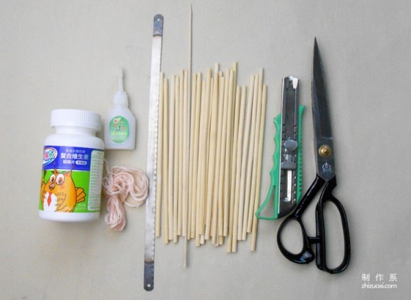 Use disposable chopsticks and bamboo chopsticks to make a DIY simple bucket ornament model for children.