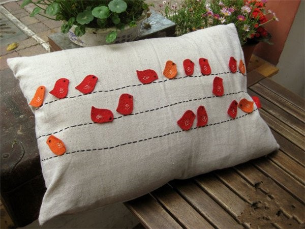 Cushion decorated with small, cute and simple bird patterns