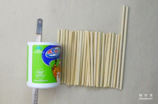 Use disposable chopsticks and bamboo chopsticks to make a DIY simple bucket ornament model for children.