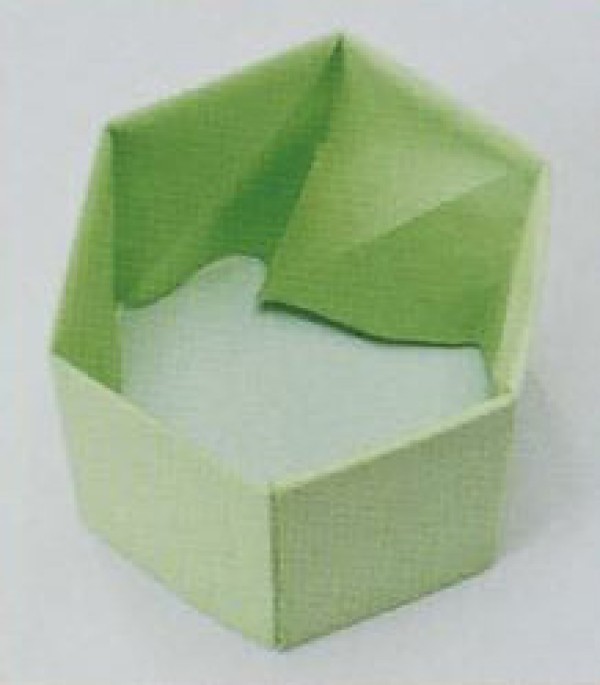 Step-by-step illustration of making a box made of heaven by hand origami