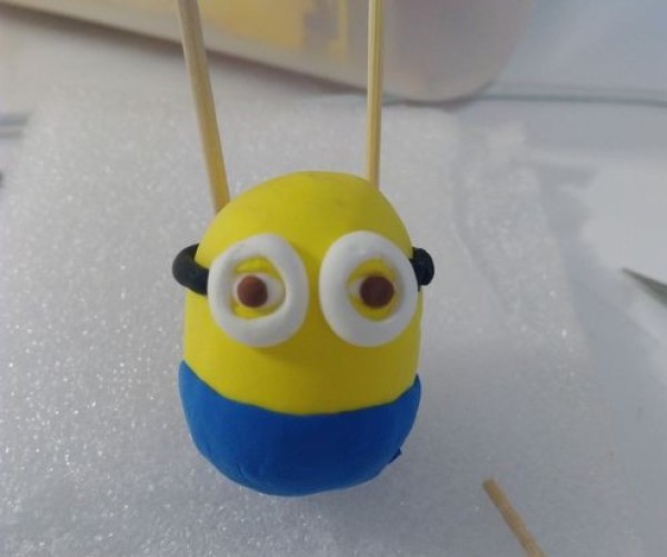 Illustrated tutorial for making minion from ultra-light clay. How to knead minion.