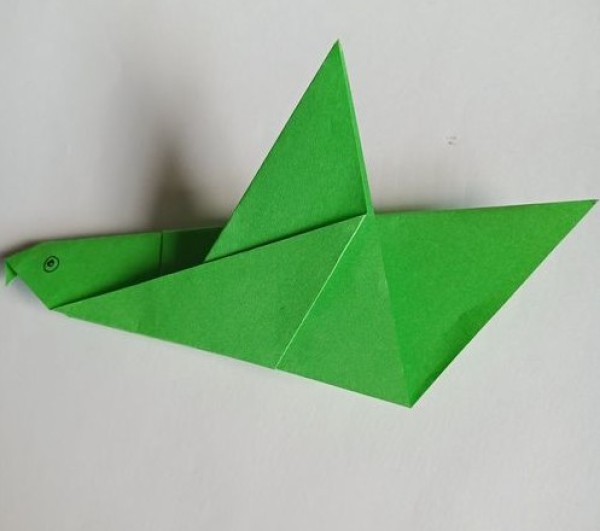 How to fold a locust? Simple origami tutorial for children