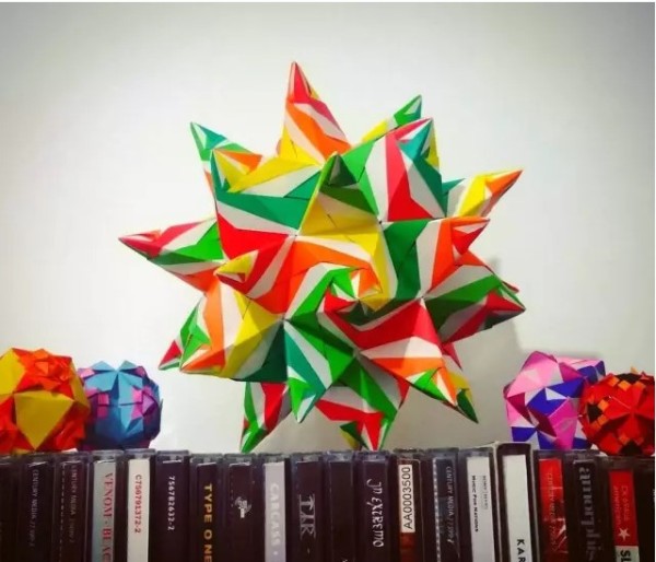 Picture display of some beautiful creative origami art works