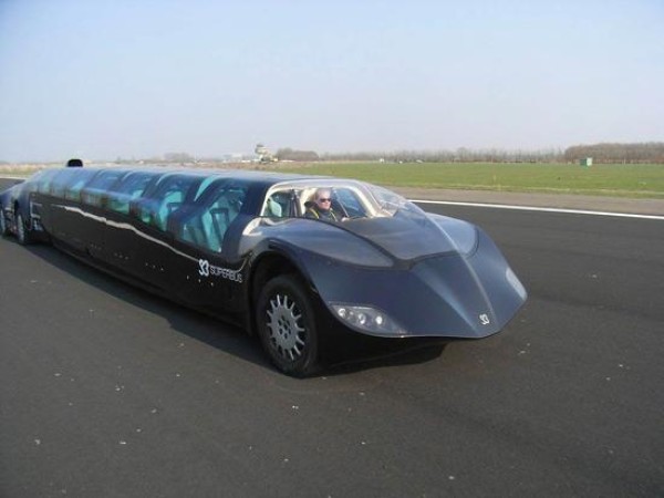 Dubai Superbus enters service