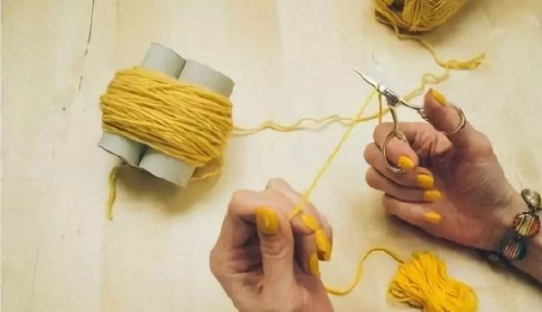 Simple method of making yarn ball pendants