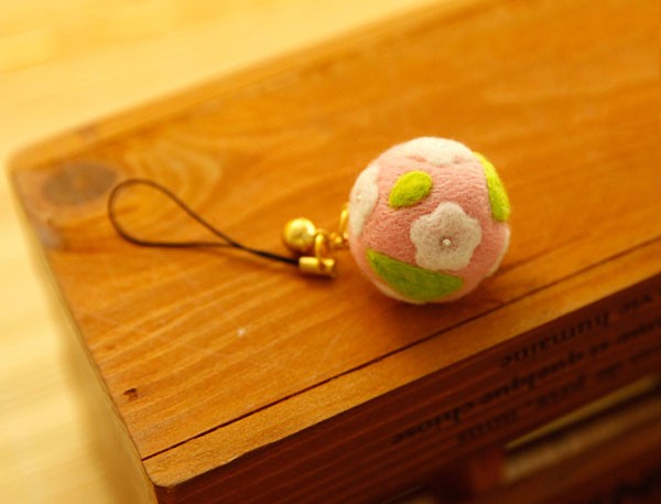 Appreciation of handmade wool felt Fulu dumpling pendant made by DIY