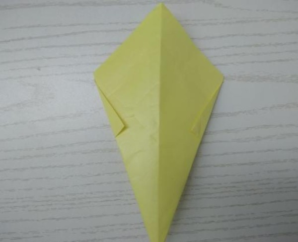 A simple tutorial on how to make origami a cone, you can also fold it like this