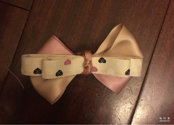 Simple hand-made pink bow accessories with ribbons. The girly pink and white colors look particularly cute on little girls~