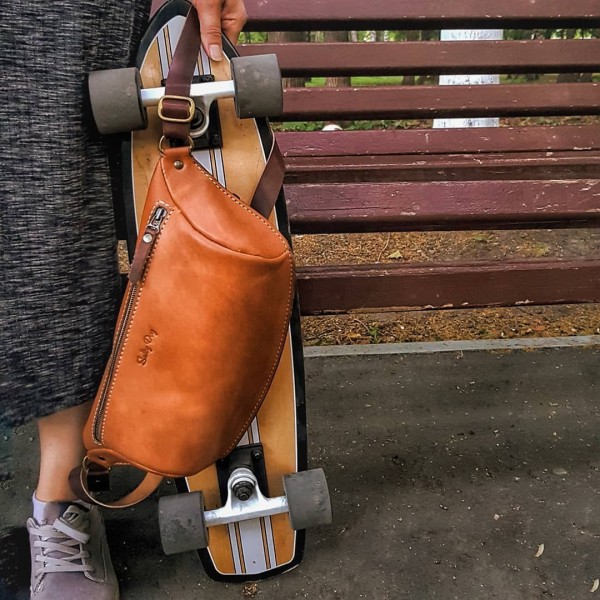 Russian uncle teaches you how to make a leather waist bag