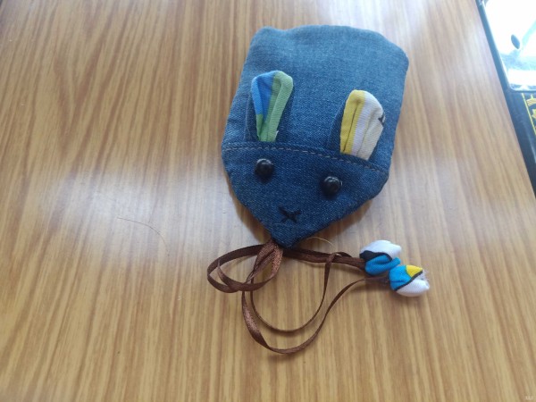 Very simple tutorial for making a fabric mouse key bag