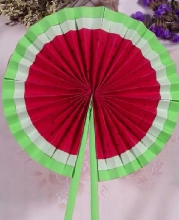 Watermelon fan How to make a watermelon-shaped fan