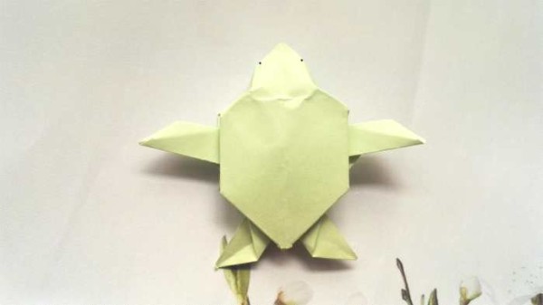 Simple origami turtle. Illustration of how to fold a little turtle.