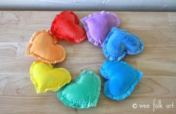 Interesting handmade tutorial for making heart-shaped pillows