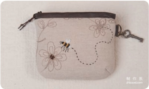 Teach you how to hand-make a beautiful DIY fabric coin purse with embroidery patterns of bees and flowers