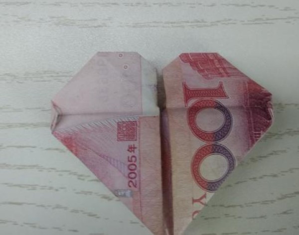 Origami Tutorial-Illustration of a 100 Yuan Love Heart