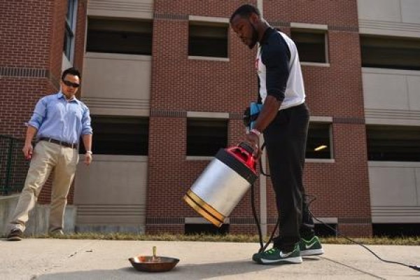 Small ultrasonic fire extinguisher