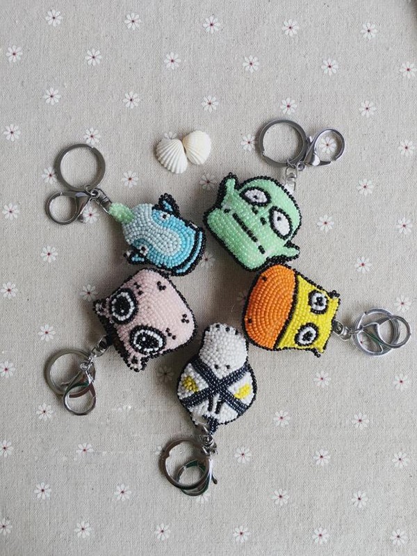 Appreciation of the creative keychains of beaded handmade DIY small animal pendants