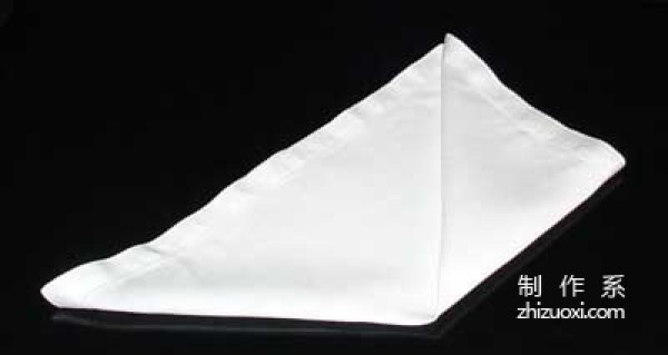 Folding techniques for napkin shapes--step-by-step illustrated tutorial on the pyramid origami method