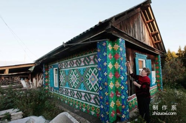 30,000 bottle caps decorate the mural