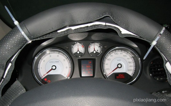 Hand-stitched steering wheel cover