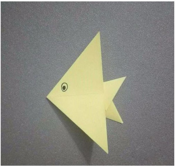 DIY childrens origami folding method of big-headed fish